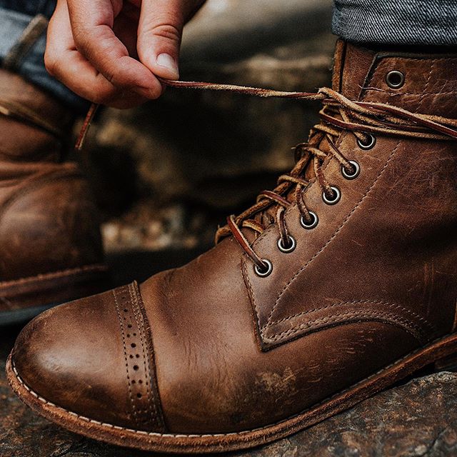 Lacing-up the Oak Street Bootmakers Cap-Toe Trench Boot in Natural Chromexcel
